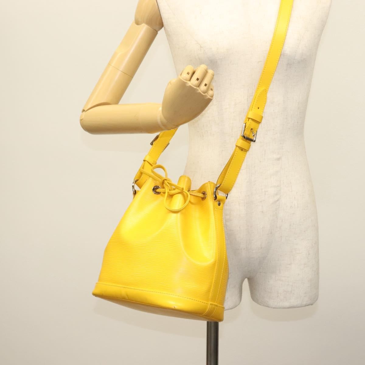 Louis Vuitton Noe Handbag Epi Leather Yellow Leather Bag (Pre-Owned)