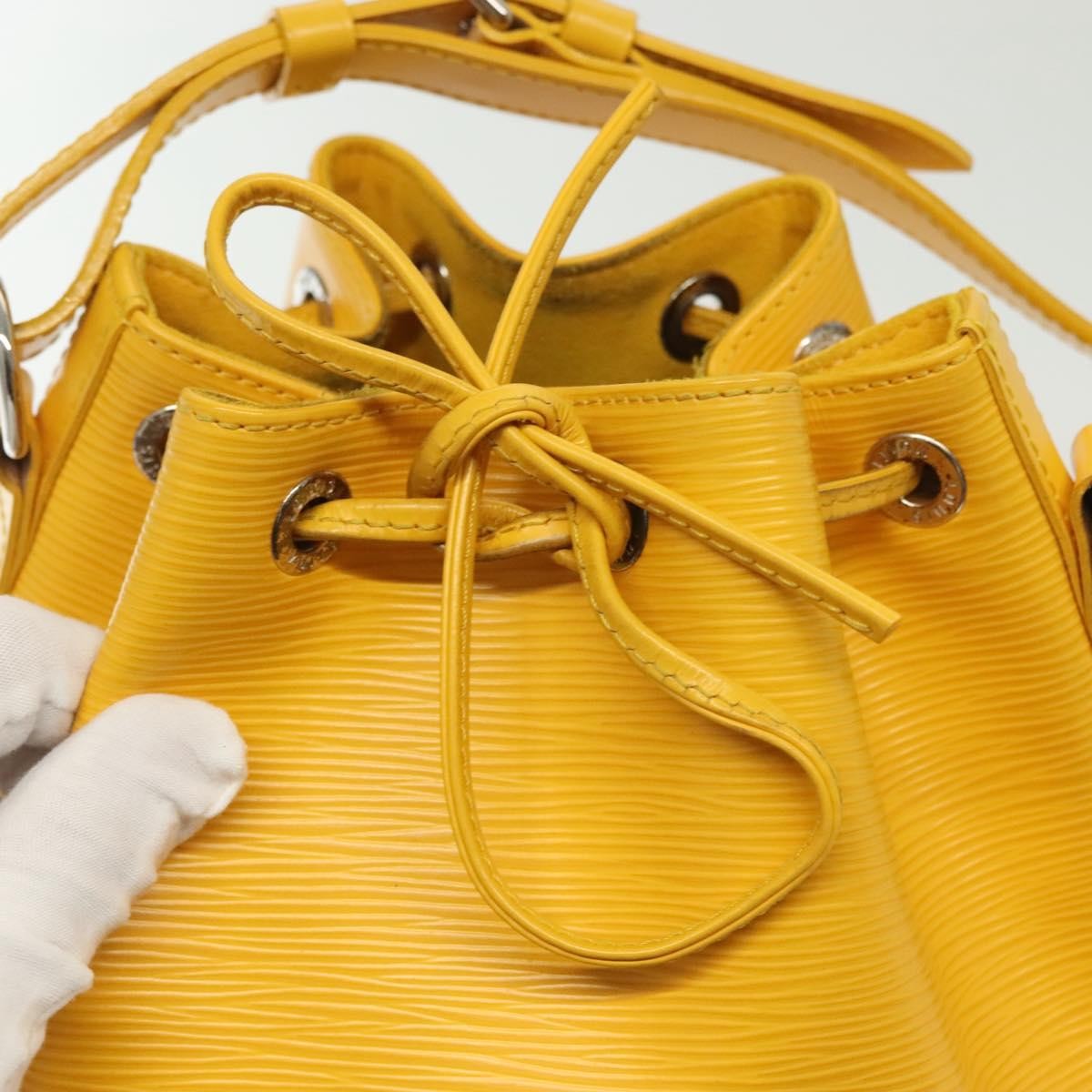 Louis Vuitton Noe Handbag Epi Leather Yellow Leather Bag (Pre-Owned)