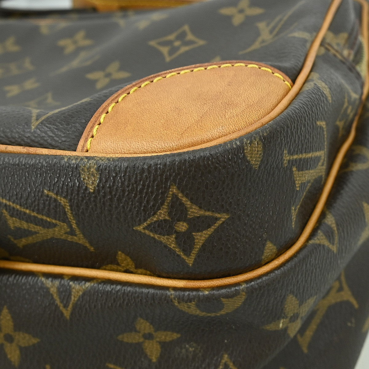 Louis Vuitton Nil Messenger Bag Monogram Canvas Brown Canvas Shoulder Bag Bag (Pre-Owned)