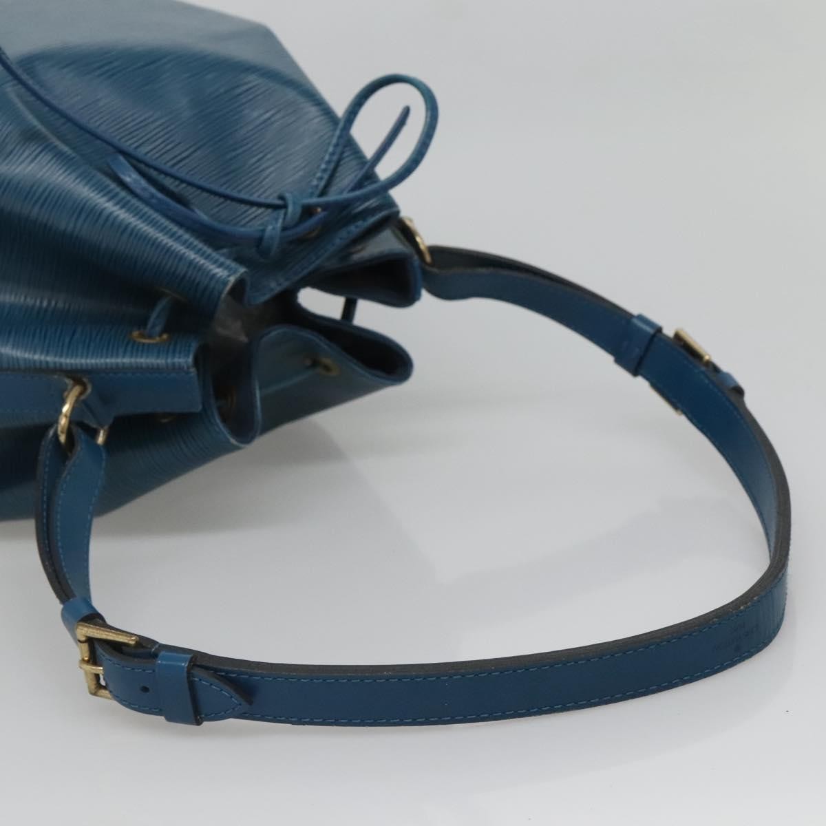 Louis Vuitton Noe Handbag Epi Leather Blue Leather Bag (Pre-Owned)